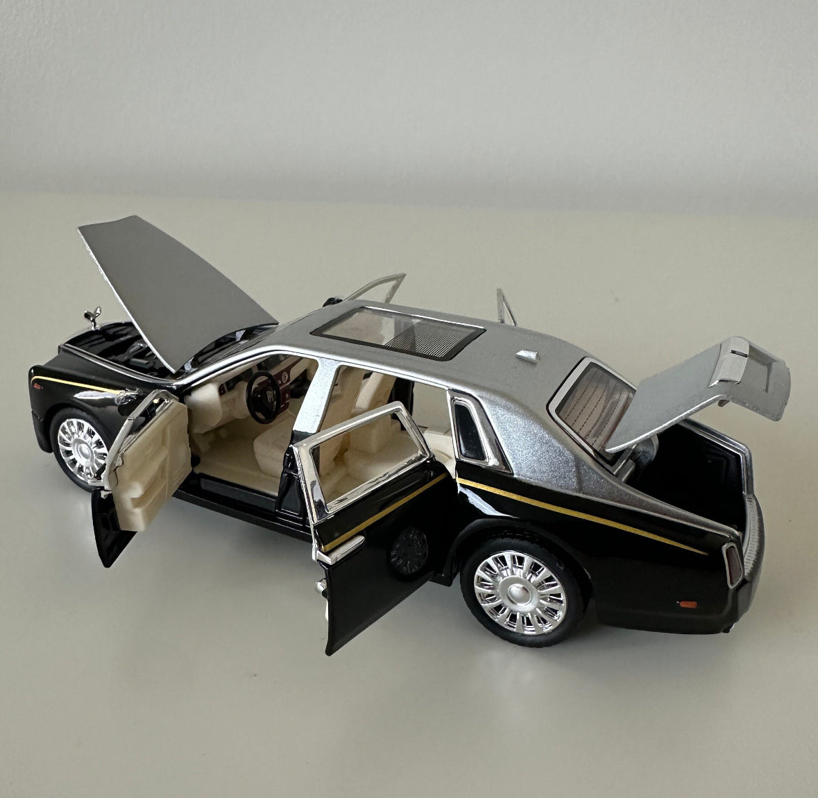Rolls Royce Phantom 1:32 Alloy Model Car