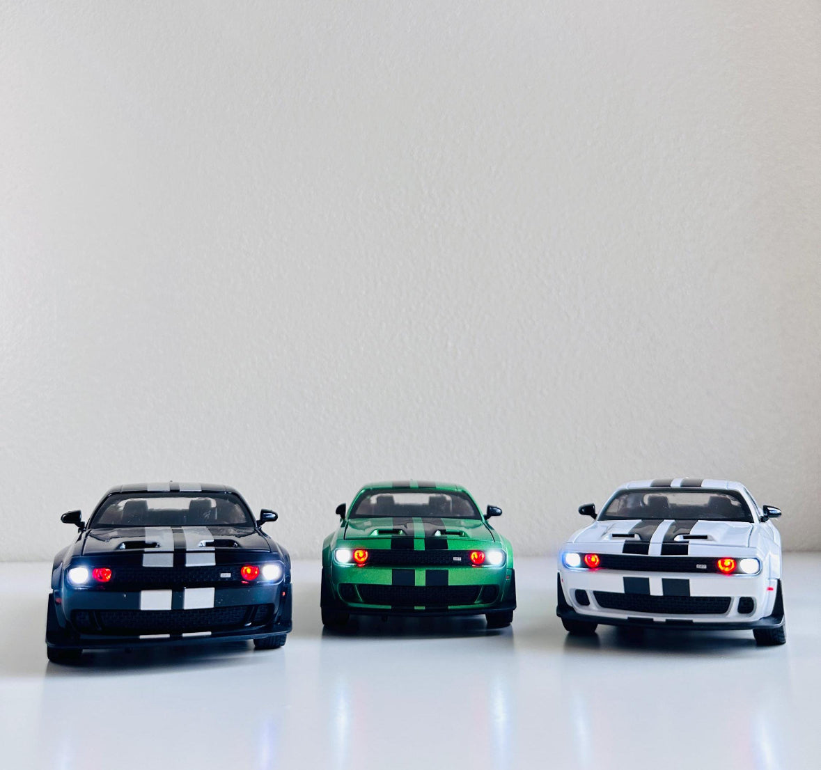 Dodge Challenger SRT 1:24 Alloy Model Car