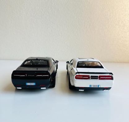 Dodge Challenger (Style 2) 1:24 Alloy Model Car
