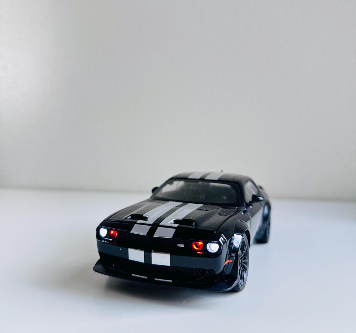 Dodge Challenger SRT 1:24 Alloy Model Car