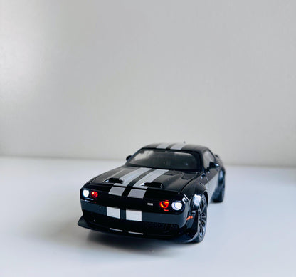 Dodge Challenger SRT 1:24 Alloy Model Car