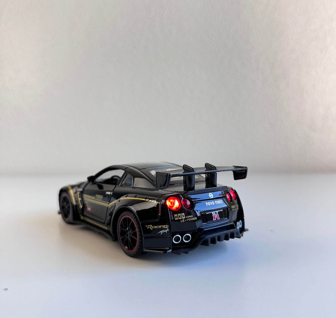 Nissan GTR 1:32 Alloy Model Car