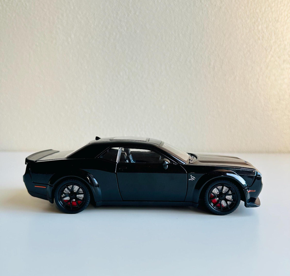 Dodge Challenger (Style 2) 1:24 Alloy Model Car